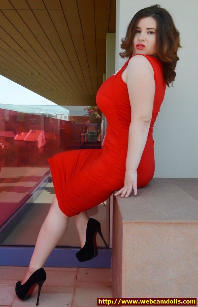 Auburn BBW wearing Red Dress and Black Stilettos on Webcamdolls